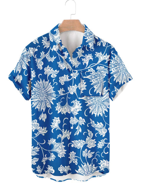 Kurzärmliges Hemd mit blauem und weißem Porzellan-Chrysanthemendruck