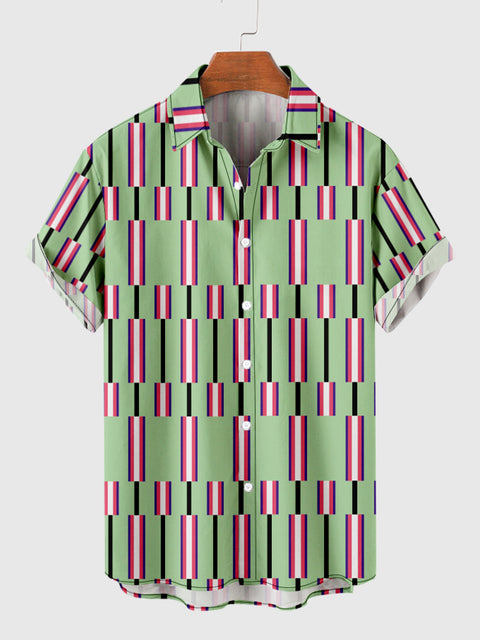 Kurzärmliges Herrenhemd mit falsch ausgerichteten Streifen