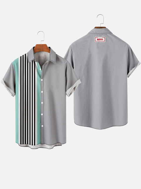 Chemise à manches courtes pour homme à rayures noires et blanches des années 1960 et coutures grises