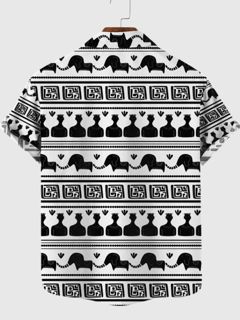 Kurzärmliges Herrenhemd mit Stammesmuster und Streifendruck